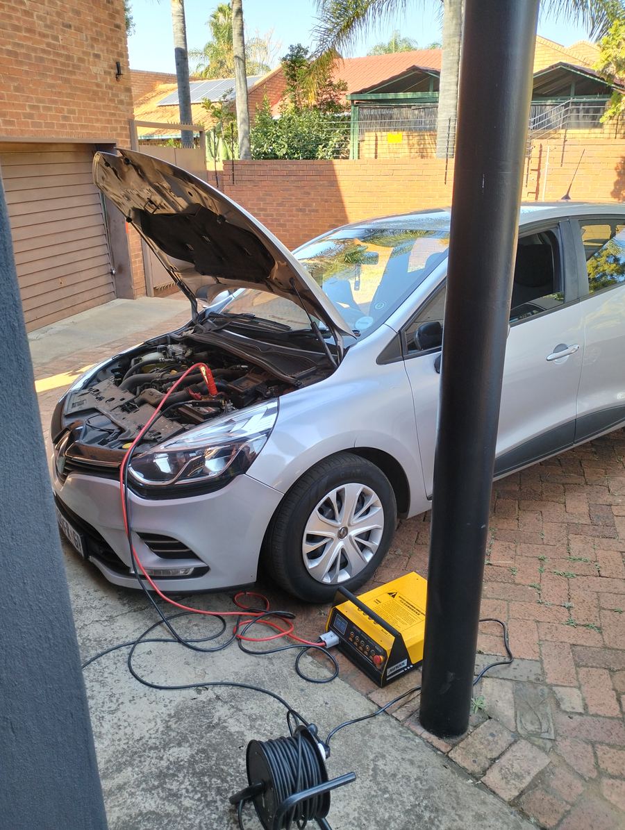 Stabilised power supply connected before key coding — Renault Clio